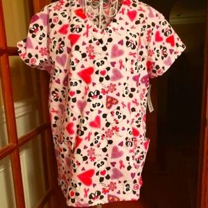 NWT Metro Scrubs Scrub top pandas hearts and pink ribbons sz Medium